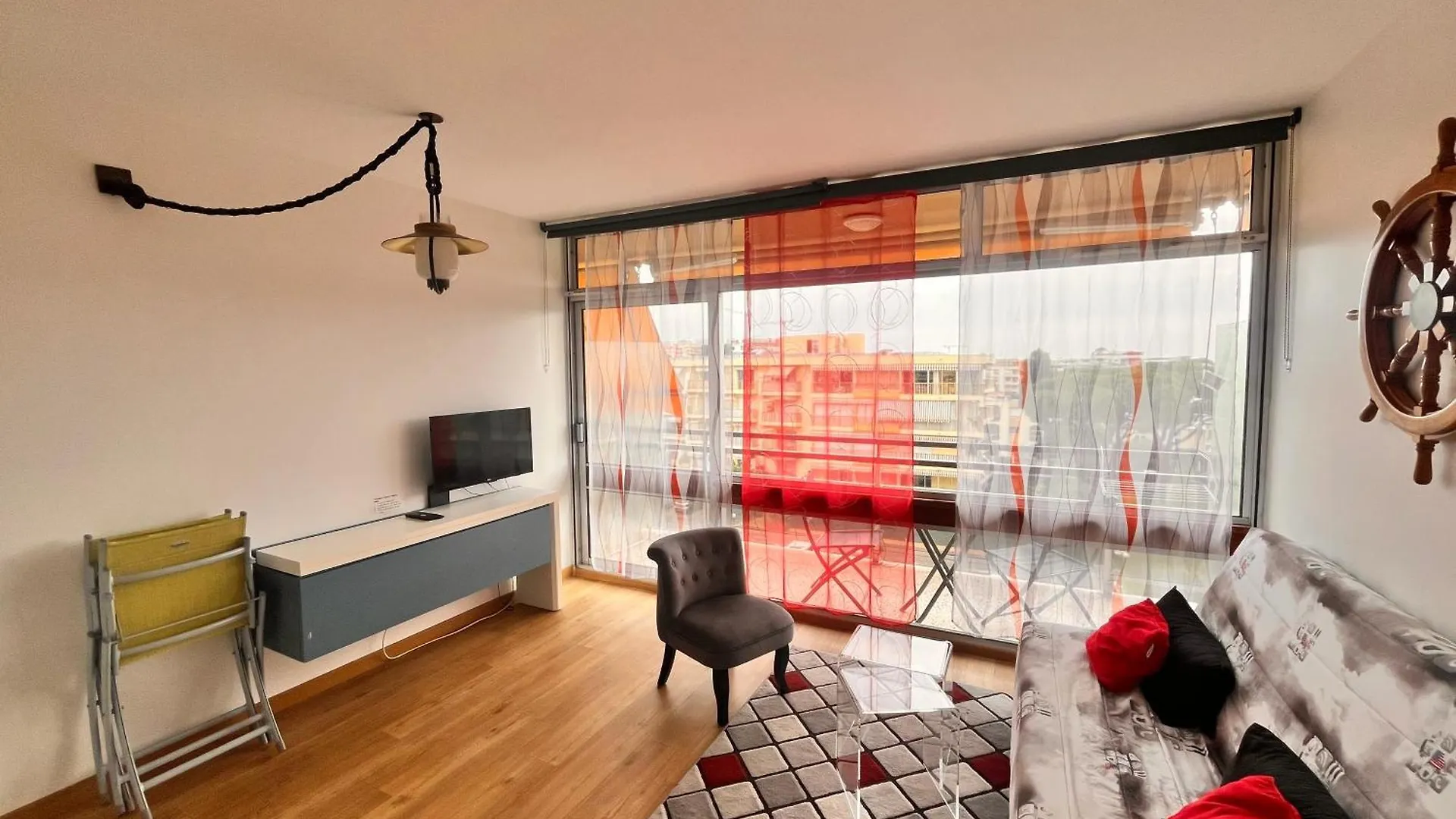 Heliotel Marine Studio Avec Balcon Au 4Eme Etage A 200M De La Mer Saint-Laurent-du-Var Apartman
